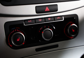 Подержанный автомобиль Volkswagen Passat Sedan 2012 года (13 фото)