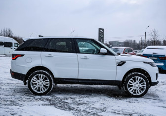 Подержанный автомобиль Land Rover Range Rover Sport 2018 года (6 фото)