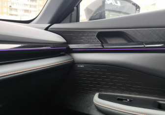 Подержанный автомобиль Changan UNI-V 2023 года (32 фото)