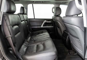 Подержанный автомобиль Toyota Land Cruiser Suv 2008 года (23 фото)