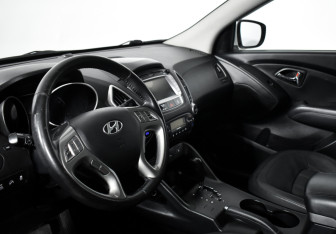 Подержанный автомобиль Hyundai ix35 2012 года (9 фото)