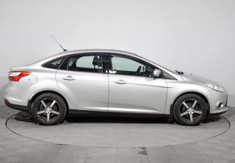 Подержанный автомобиль Ford Focus Sedan 2011 года (4 фото)