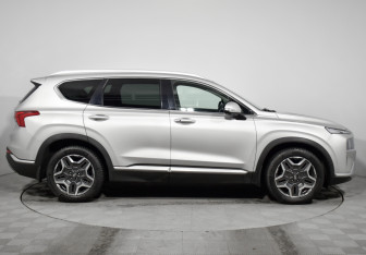 Подержанный автомобиль Hyundai Santa Fe 2021 года (4 фото)