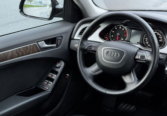 Подержанный автомобиль Audi A4 Sedan 2015 года (17 фото)