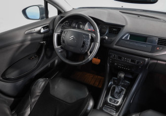 Подержанный автомобиль Citroen C5 Sedan 2010 года (8 фото)