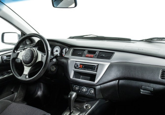 Подержанный автомобиль Mitsubishi Lancer Sedan 2006 года (9 фото)