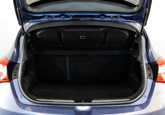 Подержанный автомобиль Hyundai i30 Hatchback 2012 года (18 фото)