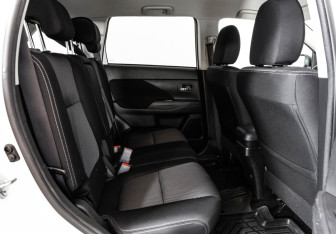 Подержанный автомобиль Mitsubishi Outlander 2018 года (21 фото)