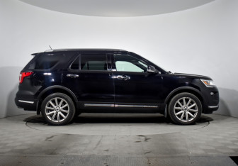 Подержанный автомобиль Ford Explorer 2018 года (4 фото)
