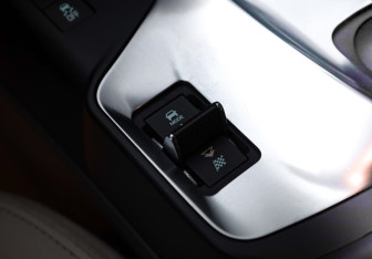 Подержанный автомобиль Jaguar E-Pace 2018 года (24 фото)