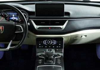 Подержанный автомобиль Hongqi H5 2022 года (14 фото)