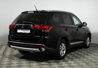 Подержанный автомобиль Mitsubishi Outlander 2016 года (5 фото)