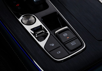 Подержанный автомобиль GAC GS8 2023 года (22 фото)