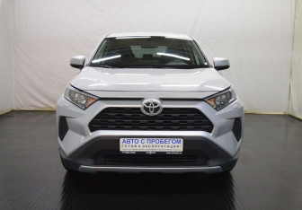 Подержанный автомобиль Toyota RAV4 2020 года (2 фото)