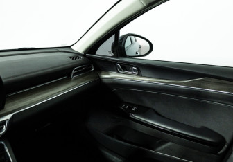 Подержанный автомобиль Kia K5 2020 года (17 фото)