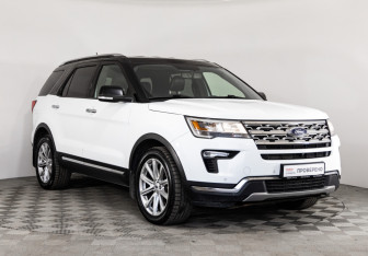 Подержанный автомобиль Ford Explorer 2019 года (3 фото)