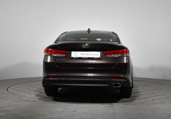Подержанный автомобиль Kia Optima Sedan 2017 года (6 фото)