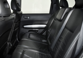 Подержанный автомобиль Nissan X-Trail 2007 года (13 фото)
