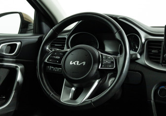 Подержанный автомобиль Kia Ceed Hatchback 2022 года (18 фото)