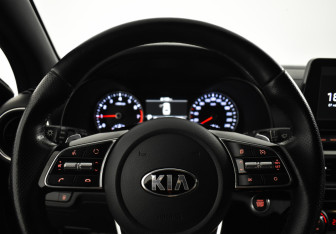 Подержанный автомобиль Kia Cerato Sedan 2019 года (19 фото)