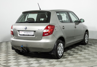 Подержанный автомобиль Skoda Fabia Hatchback 2014 года (5 фото)