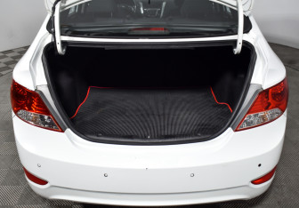 Подержанный автомобиль Hyundai Solaris Sedan 2011 года (17 фото)