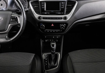 Подержанный автомобиль Hyundai Solaris Sedan 2017 года (12 фото)