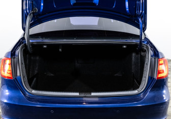 Подержанный автомобиль Volkswagen Jetta Sedan 2011 года (18 фото)