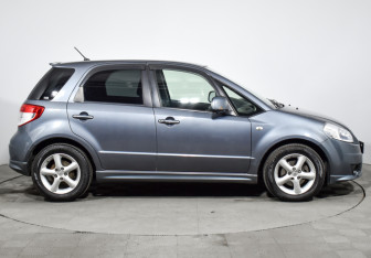 Подержанный автомобиль Suzuki SX4 Hatchback 2006 года (4 фото)