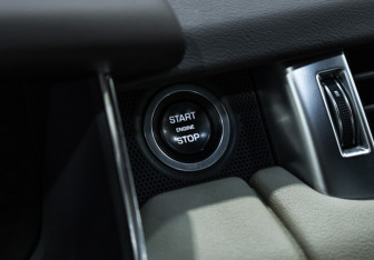 Подержанный автомобиль Land Rover Range Rover Sport 2018 года (33 фото)