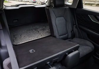 Подержанный автомобиль Hongqi HS5 2024 года (29 фото)