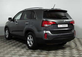 Подержанный автомобиль Kia Sorento 2017 года (7 фото)