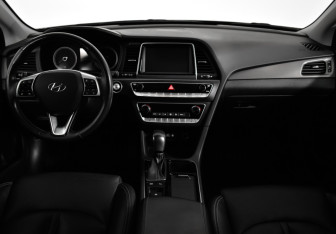 Подержанный автомобиль Hyundai Sonata 2018 года (22 фото)