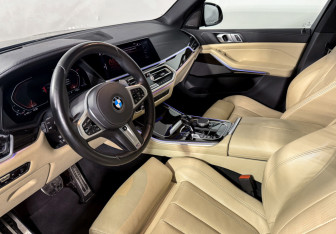 Подержанный автомобиль BMW X5 2020 года (9 фото)