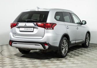 Подержанный автомобиль Mitsubishi Outlander 2021 года (5 фото)