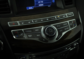 Подержанный автомобиль Infiniti QX60 2014 года (18 фото)