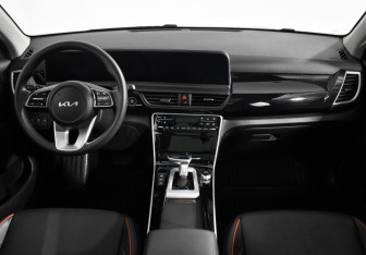 Подержанный автомобиль Kia Seltos 2025 года (15 фото)