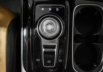 Подержанный автомобиль Kia Carnival 2021 года (11 фото)