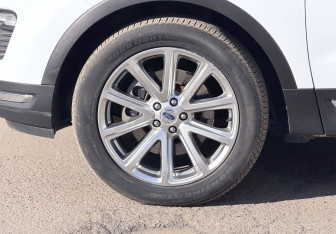 Подержанный автомобиль Ford Explorer 2019 года (10 фото)