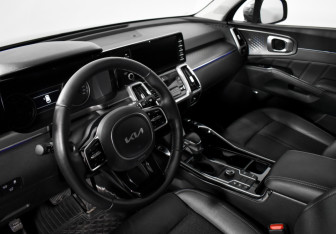 Подержанный автомобиль Kia Sorento 2022 года (9 фото)