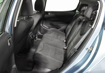 Подержанный автомобиль Peugeot 308 Hatchback 2011 года (11 фото)