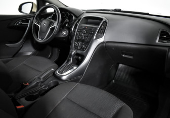 Подержанный автомобиль Opel Astra Hatchback 2013 года (13 фото)