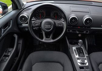 Подержанный автомобиль Audi A3 Sedan 2017 года (11 фото)