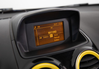 Подержанный автомобиль Opel Corsa 2013 года (16 фото)