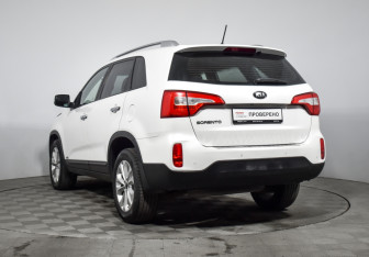 Подержанный автомобиль Kia Sorento 2016 года (7 фото)
