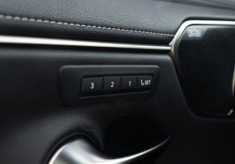 Подержанный автомобиль Lexus ES 2019 года (17 фото)