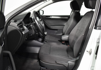 Подержанный автомобиль Skoda Rapid Liftback 2021 года (10 фото)