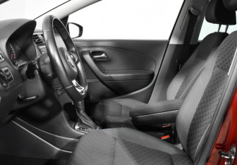 Подержанный автомобиль Volkswagen Polo Sedan 2019 года (10 фото)