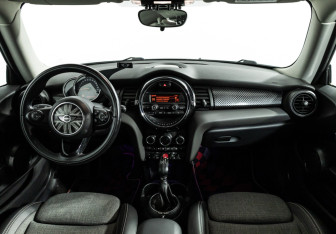 Подержанный автомобиль MINI Hatch 2015 года (9 фото)