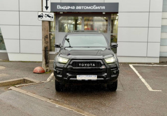 Подержанный автомобиль Toyota Hilux 2022 года (2 фото)